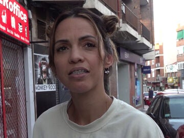 Paola Olmedo atendiendo a la prensa