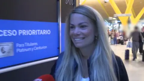 Carla Goyanes en el aeropuerto Carla Goyanes en el aeropuerto