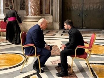 Imagen de la reunión entre Trump y Zelenski en el Vaticano