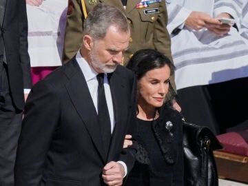 Los reyes Felipe y Letizia en el funeral del papa Francisco en el Vaticano