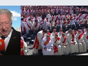 Imagen de Antonio Pelayo durante el funeral del papa Francisco.