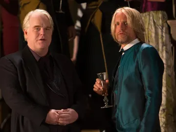 Philip Seymour Hoffman y Woody Harrelson en Los Juegos del Hambre: En llamas Philip Seymour Hoffman y Woody Harrelson en Los Juegos del Hambre: En llamas