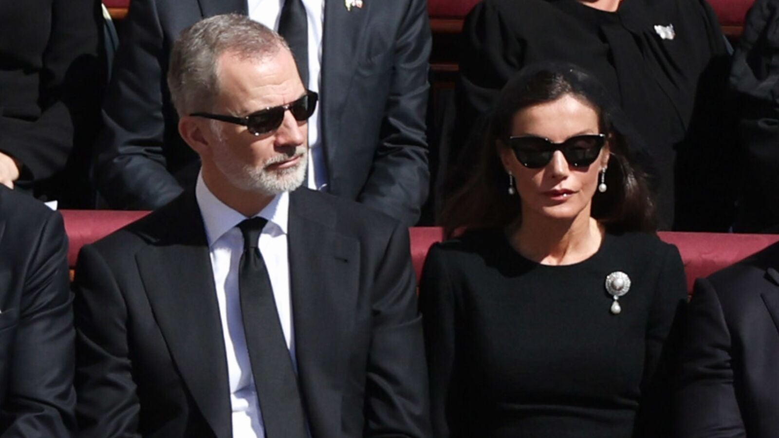 ¿Rompieron el protocolo? Casa Real explica por qué los reyes Felipe y Letizia llevaron gafas de sol en el funeral del papa