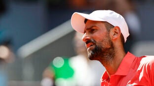 Novak Djokovic durante el partido ante Arnaldi en Madrid