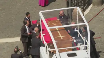 Llega el féretro a la basílica Llega el féretro a la basílica
