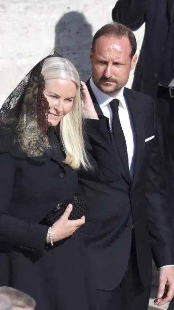 Haakon y Mette-Marit de Noruega en el funeral del papa Francisco Haakon y Mette-Marit de Noruega en el funeral del papa Francisco