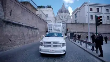 papamóvil tras el funeral papamóvil tras el funeral