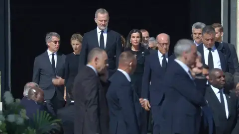 Los Reyes junto a la delegación Española Los Reyes junto a la delegación Española