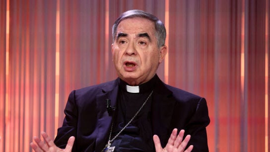 Imagen de archivo del cardenal Becciu.