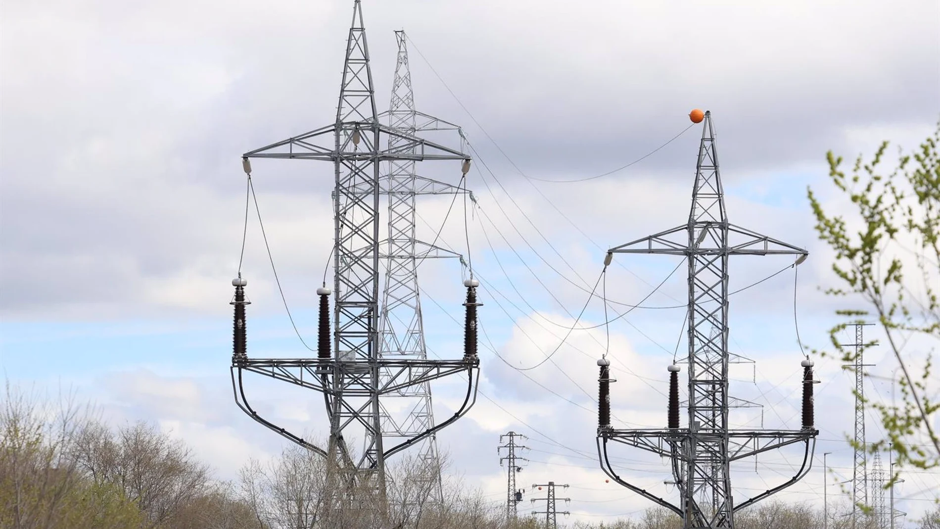 Andalucía empieza a recuperar de forma progresiva el suministro eléctrico en el territorio tras el apagón Andalucía empieza a recuperar de forma progresiva el suministro eléctrico en el territorio tras el apagón