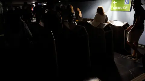 s del Metro de Madrid abandonan una de las estaciones del suburbano tras registrarse un apagón s del Metro de Madrid abandonan una de las estaciones del suburbano tras registrarse un apagón