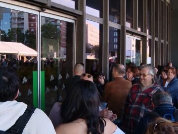 Pasajeros en la estación de Sants (Barcelona)
