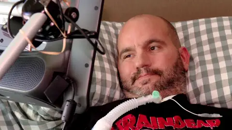 Jordi: "No tener luz para los enfermos de ELA es la muerte" Jordi: "No tener luz para los enfermos de ELA es la muerte"