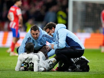 Mendy, lesionado