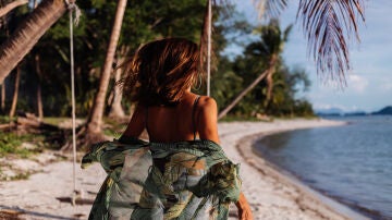 Chica en una isla