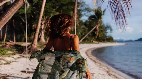 Chica en una isla Chica en una isla