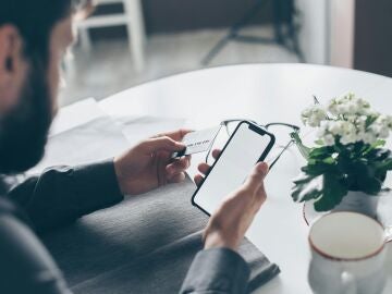FACUA advierte de estafas telefónicas tras el apagón: suplantan a compañías eléctricas para robar datos bancarios
