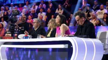 “Me he roto el radio”: Àngel Llàcer aparece lesionado en el inicio de la cuarta gala de Tu cara me suena