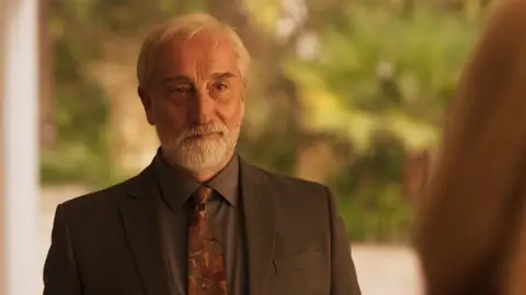 “Sabe que, como padre, no ha cumplido la expectativa de su hijo”: Gonzalo de Castro será Alain, el exmarido de Nicole “Sabe que, como padre, no ha cumplido la expectativa de su hijo”: Gonzalo de Castro será Alain, el exmarido de Nicole