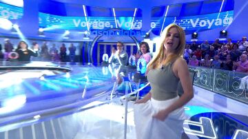 Duelos de gogós entre Paula Prendes y el Dancing Corner al ritmo de ‘Voyage Voyage’
