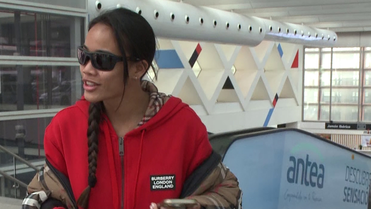 Nona Sobo cambia radicalmente de tema cuando le preguntan por sus fotos ...