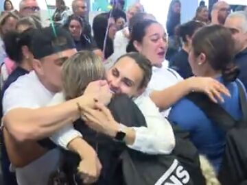 Más de 80 alumnos de un instituto de Gran Canaria regresan ahora a casa tras dos días atrapados en Barcelona por el apagón 