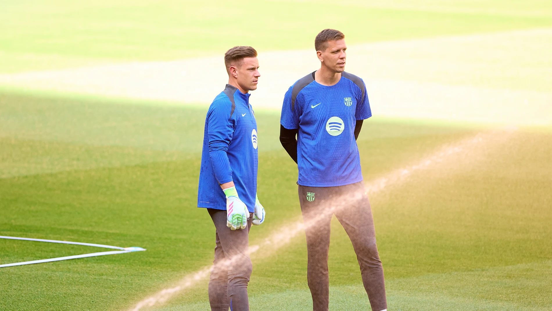 Szczesny y Ter Stegen durante el entrenamiento con el Barça Szczesny y Ter Stegen durante el entrenamiento con el Barça