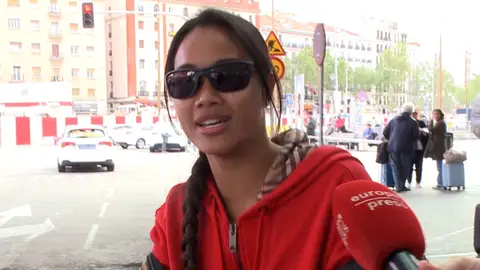 Nona Sobo cambia radicalmente de tema cuando le preguntan por sus fotos ...