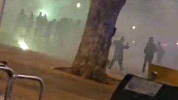 Los ultras del Betis y la Fiorentina sembraron el pánico en Sevilla antes de la semifinal de la Conference League