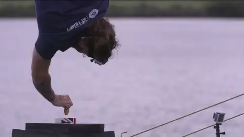 Un récord insólito haciendo puenting Un récord insólito haciendo puenting