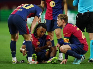 Jules Koundé, en el momento de lesionarse ante el Inter de Milán