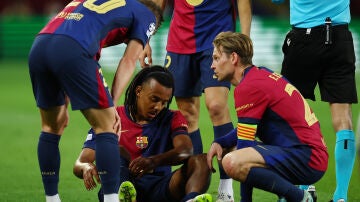 Jules Koundé, en el momento de lesionarse ante el Inter de Milán