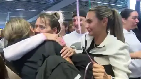 Más de 80 alumnos de un instituto de Gran Canaria regresan ahora a casa tras dos días atrapados en Barcelona por el apagón Más de 80 alumnos de un instituto de Gran Canaria regresan ahora a casa tras dos días atrapados en Barcelona por el apagón