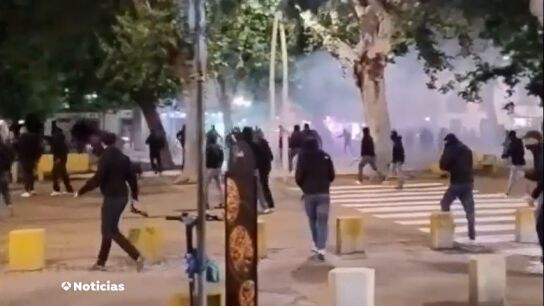 Los ultras del Betis y la Fiorentina sembraron el p&aacute;nico en Sevilla antes de la semifinal de la Conference League