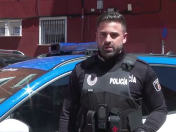 Dos policías municipales de Valladolid salvan la vida de un bebé prematuro que había dejado de respirar