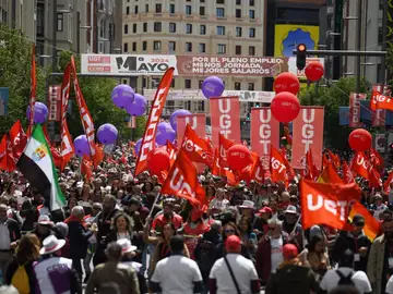 Arranca la manifestación del 1 de Mayo en Madrid con el lema 'Proteger lo conquistado' Arranca la manifestación del 1 de Mayo en Madrid con el lema 'Proteger lo conquistado'