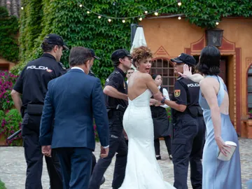 Justo en el momento de la detención de Daniela en la boda Justo en el momento de la detención de Daniela en la boda