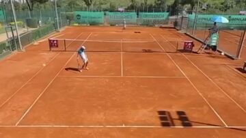 Descalifican a un tenista por gestos obscenos: "¡Tú, chúpame!"