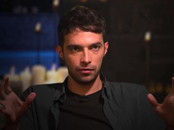 El mensaje de Carlos para los espectadores de Traitors: "Vas acojonado por los pasillos"