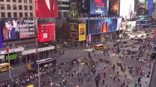 Comprom&iacute;s env&iacute;a un mensaje a Maz&oacute;n en Times Square, Nueva York: "Tenemos 228 razones para que no vuelvas"