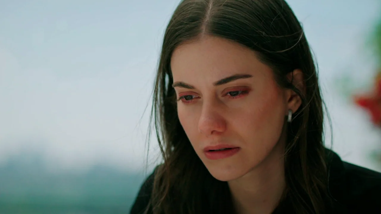 Ferit recibe una amenaza de muerte y Suna es obligada a casarse: todo estalla este domingo en Una nueva vida