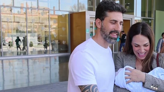 Nerea Garmendia, a la salida del hospital tras convertirse en madre Nerea Garmendia, a la salida del hospital tras convertirse en madre
