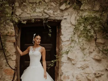 Laura Moure se casa con su pareja tras 23 años de relación: descubre las mejores fotos de su boda Laura Moure se casa con su pareja tras 23 años de relación: descubre las mejores fotos de su boda