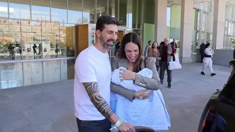 Nerea Garmendia, a la salida del hospital tras convertirse en madre Nerea Garmendia, a la salida del hospital tras convertirse en madre