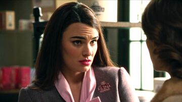 Fina, sorprendida con la actitud de Marta hacia el nuevo trabajador de la fábrica: “¿Qué te pasa con ese hombre?” 