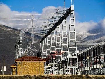 Imagen de archivo de una central eléctrica en Zaragoza.