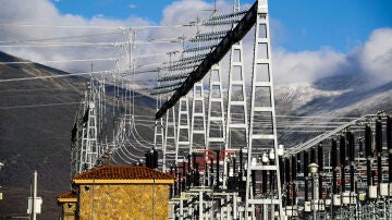 Imagen de archivo de una central eléctrica en Zaragoza.