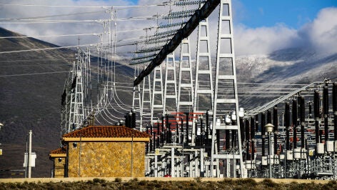 Imagen de archivo de una central el&eacute;ctrica en Zaragoza