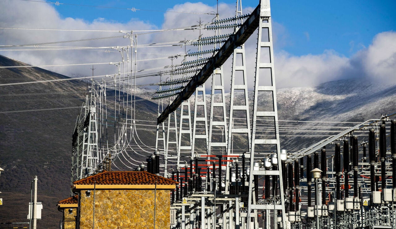 Imagen de archivo de una central el&eacute;ctrica en Zaragoza