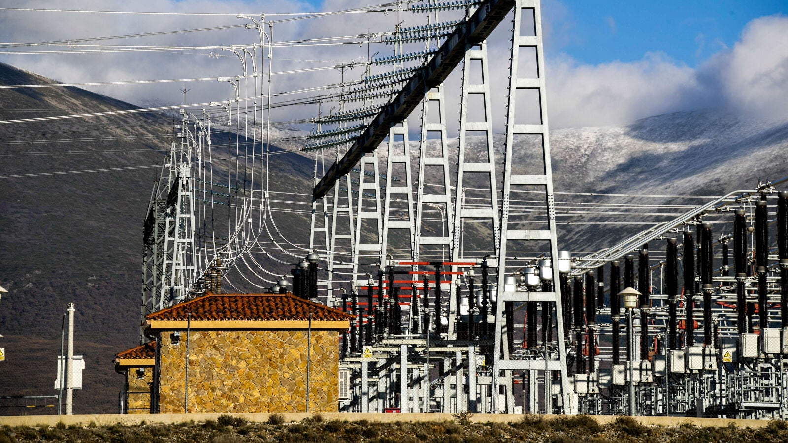 España se queda sin luz para nuevas fábricas, casas o coches eléctricos: 